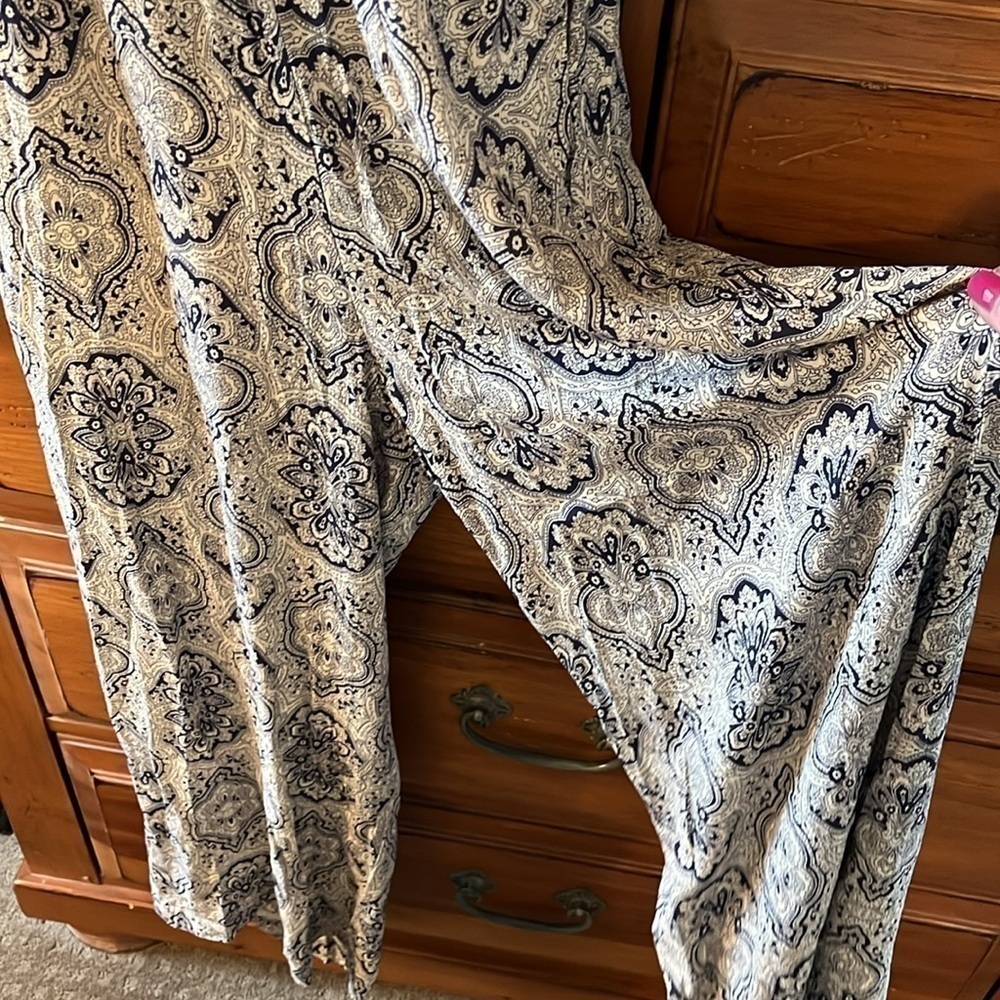 Hem & Thread Women’s Tan And Blue Paisley Jumpsuit Size Small NWT - Picture 5 of 11